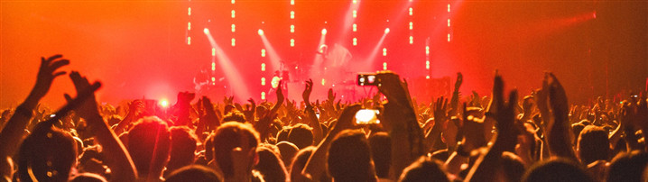 卖明星隐私暴富，开粉丝站集资百万，疯狂追星背后的灰产有多赚钱？