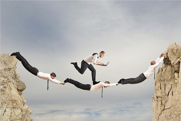 合伙人如何保持互相信任？新员工怎样快速融入团队？